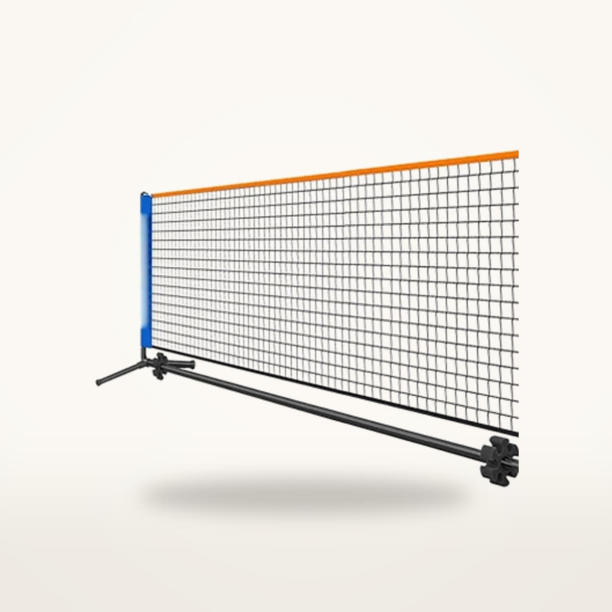 Filet de pickleball pleine largeur monté sur son cadre, vu de trois quarts sur fond neutre