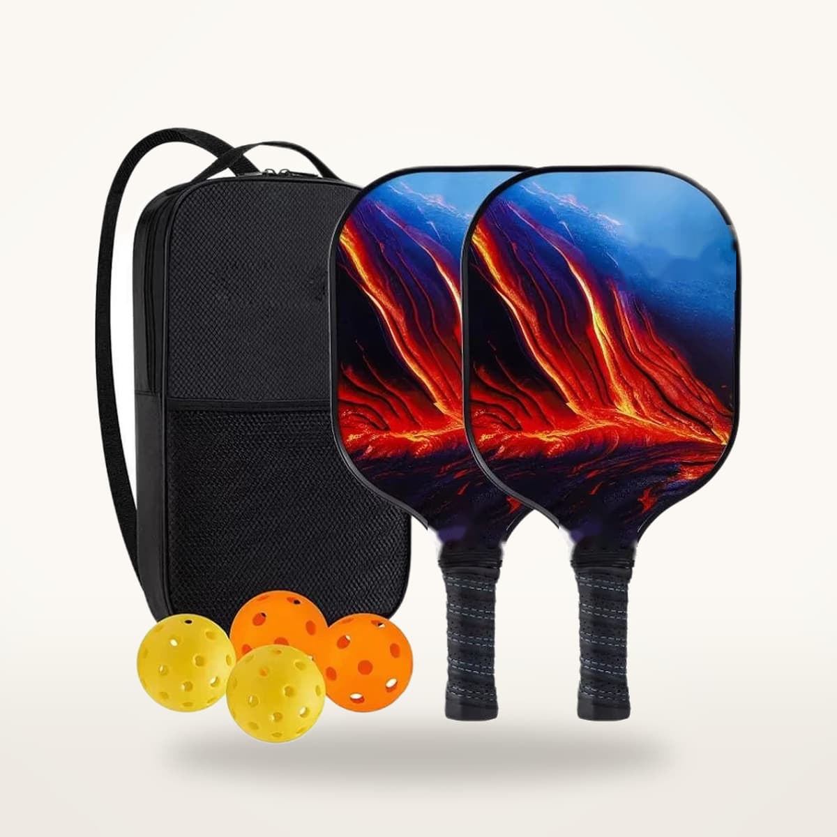 Kit de pickleball avec deux raquettes à décor flammé, quatre balles jaunes et orange et un sac noir à poche filet