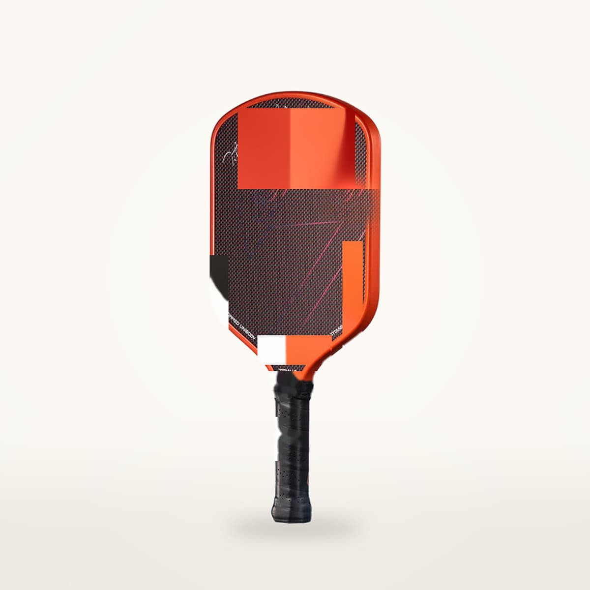 Raquette de pickleball à décor orange et noir, tamis plein et grip noir, vue de face sur fond neutre